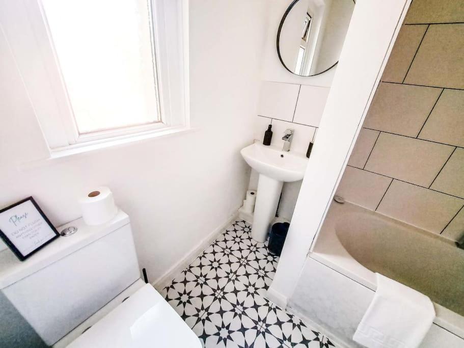 3 Bed Flat Near To Cardiff And Cardiff Bay Apartment Exterior photo