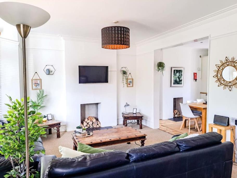 3 Bed Flat Near To Cardiff And Cardiff Bay Apartment Exterior photo