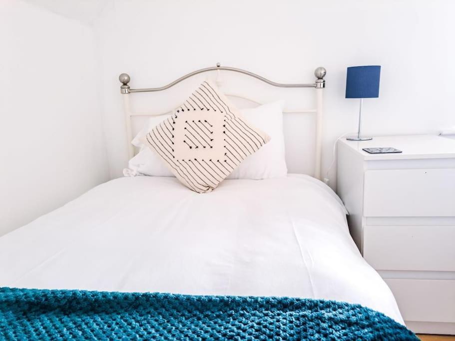 3 Bed Flat Near To Cardiff And Cardiff Bay Apartment Exterior photo